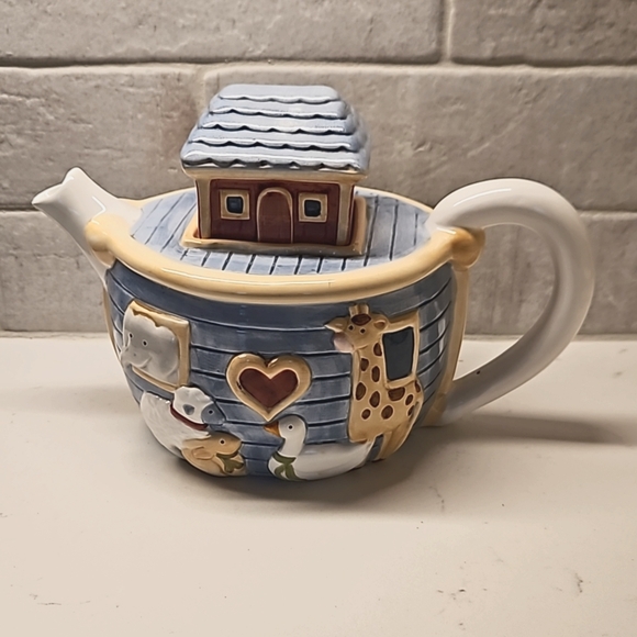 Teapot, Noah's Ark - Picture 1 of 7